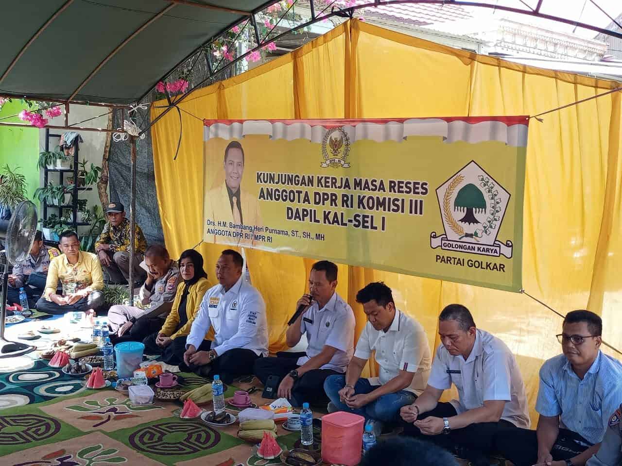 KUNJUNGAN ANGGOTA DPR RI KOMISI III DI BUMI IJEJELA KUNJUNGAN ANGGOTA DPR RI KOMISI III DI BUMI IJEJELA